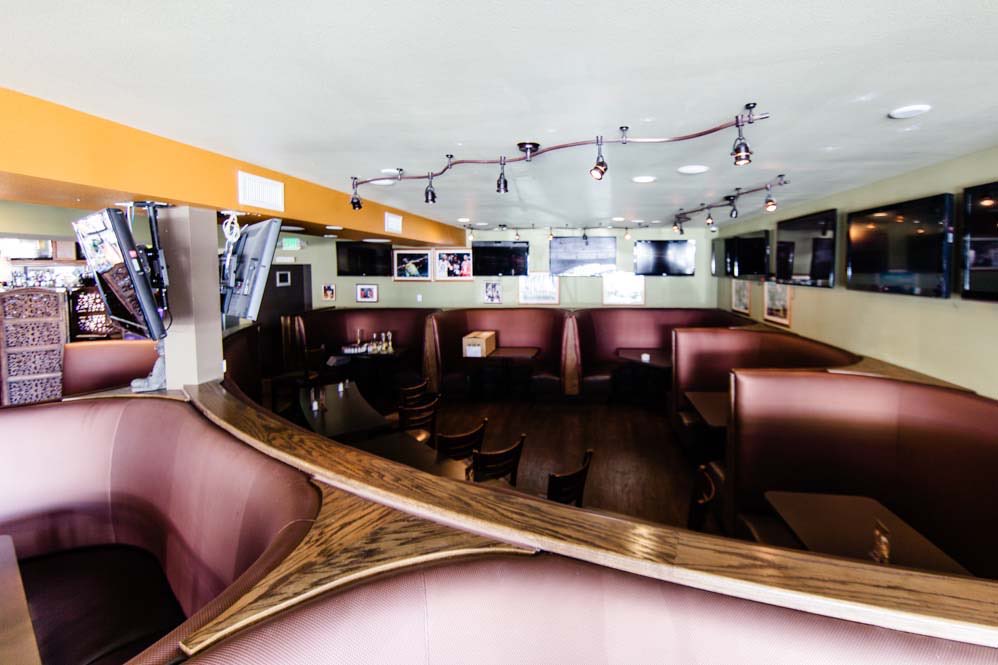 JP23 BBQ Smokehouse: Dining room booths