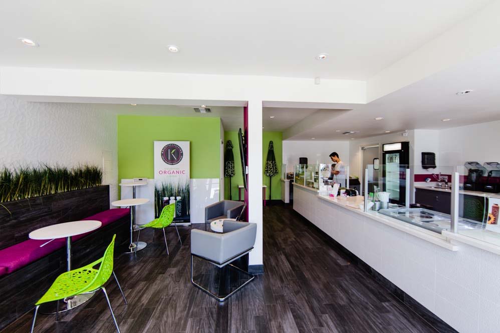 Krisp Juice Bar: Dining room