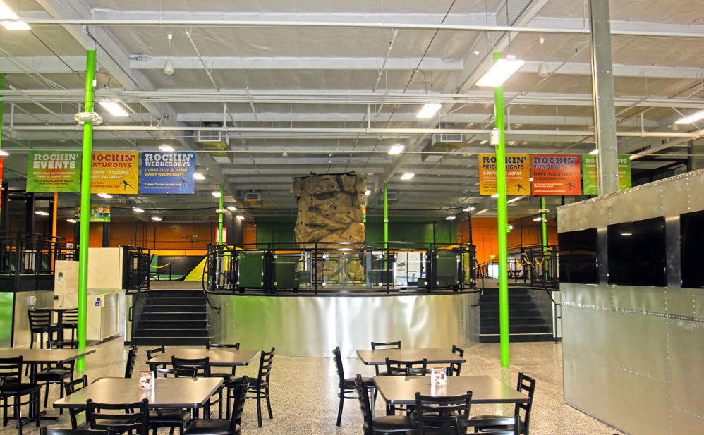Rockin' Jump: Café seating beside the climbing wall