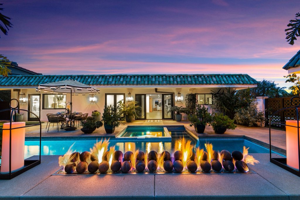 Courtyard ranch, photo 9 of 12