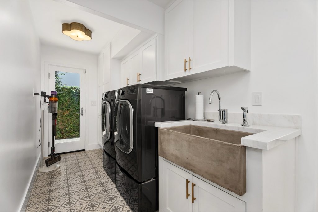 Bluff-top coastal home: Laundry room