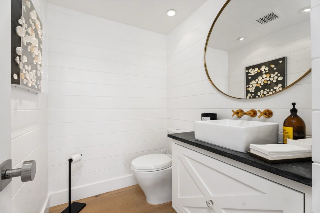 Bluff-top coastal home: Powder room