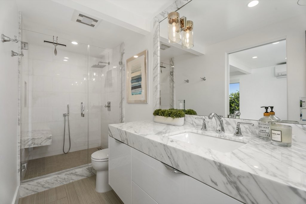 Bluff-top coastal home: Primary bath