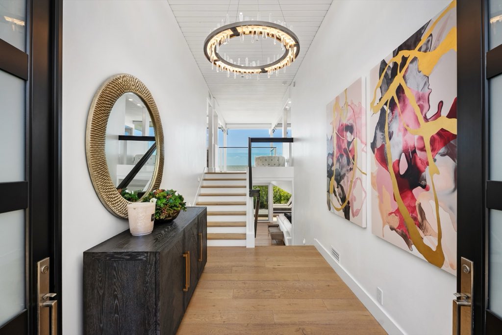 Bluff-top coastal home: Entry gallery