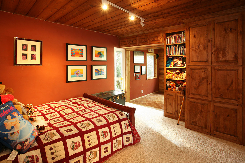 Mid-century hillside, photo 10 of 15