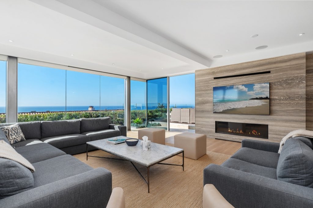 Monarch Bay modern: Great room