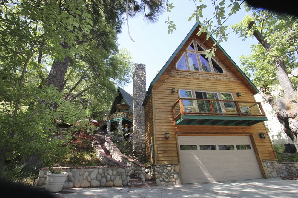 Mountain chalets, photo 1 of 18