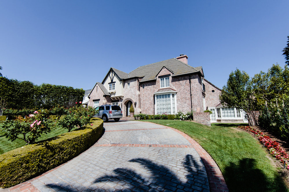 Brick Tudor, photo 2 of 4