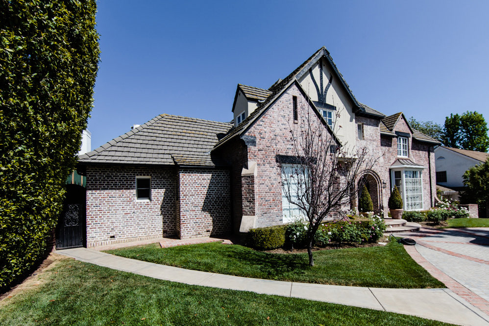 Brick Tudor, photo 4 of 4