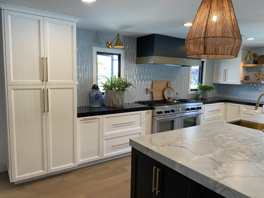 Kitchen with a waterfall island, photo 5 of 6
